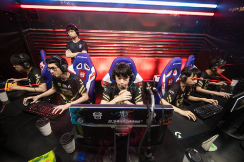 首回合的较 首回合的较