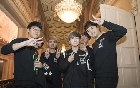 引人注目的 引人注目的