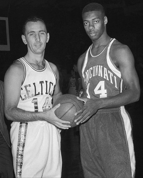 它既激励现 它既激励现